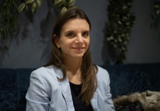 Young woman, portrait, brunette smiling, Stuttgart, Baden-Württemberg, Germany