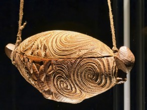 Carved wooden container with an artistic pattern, Maori art, Museum Five Continents, Bavaria,
