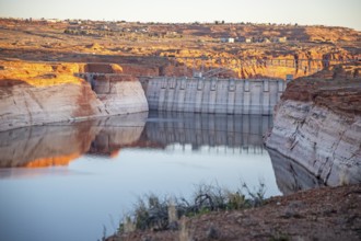 Page, Arizona - The water reservoir behind the Glen Canyon Dam is only 27 percent full. White rock
