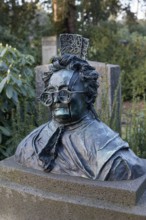 Honorary grave of gallerist Johanna Ey, mother Ey, portrait bust of sculptor Bert Gerresheim,