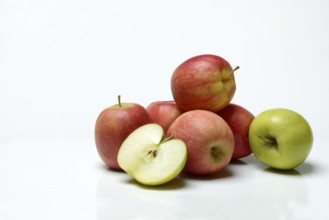 Several apples, varieties 'Pink Lady' and 'Greenstar'