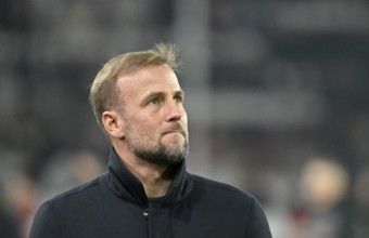 Coach Coach Sebastian Hoeness VfB Stuttgart Portrait Looking up Football, UEFA EUROPA LEAGUE,