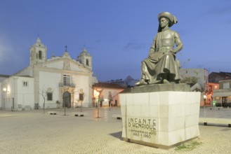 Church of Santa Maria ou da Misericordia and monument to Henry the Navigator at dusk, Praca Infante
