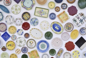 House wall with traditionally painted ceramic plates, Vila do Bispo, Algarve, Portugal