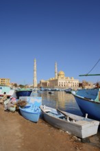 Fishing boats and mosque El Mina Masjid, Hurghada, Red Sea Governorates, Egypt