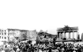 2.5.1945, the poet Yevgeny Aronovich Dolmatowski gives a speech for the Soviet soldiers in front of