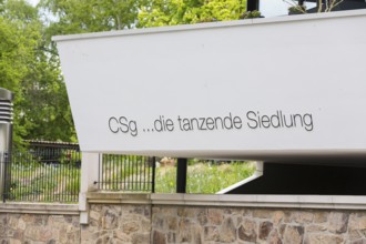 Modern residential building by architect Rico Sprenger, Die tanzende Siedlung auf dem Kassberg,