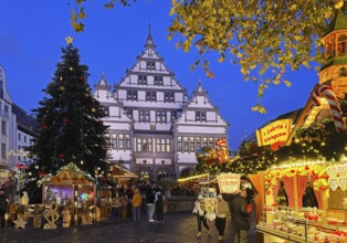 Weser Renaissance style town hall with Christmas market on Town Hall Square, Rathausplatz,
