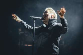 Singer Samuel David Carter from Architects live on European Tour 2026 in the Berlin Velodrome on 22