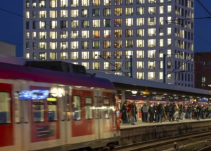 Passengers on the platform, regional train, S-Bahn, at Cologne-Messe/Deutz station, 2nd largest