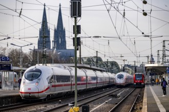 ICE long-distance train and regional trains at Cologne-Messe/Deutz station, 2nd largest station in