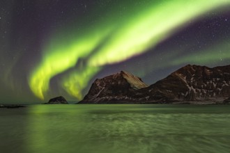 Aurora over the mountains and sea of Lofoten, Northern Lights, Northern Lights, Landscape, Leknes,