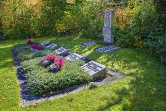 Tombstone of the ducal family, graves, memorial, in the back memorial stone in memory of the ducal
