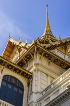 The Grand Royal Palace, Chakri Maha Prasad Throne Hall with overlapping roofs and curved chofas,