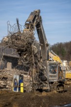 Demolition of the 120 meter long motorway bridge of the A516, across Teutoburger Straße in