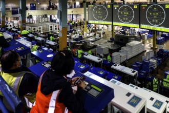 Interior view of a fish report with monitors and bidders in Sydney Fish Market, Sydney, New South