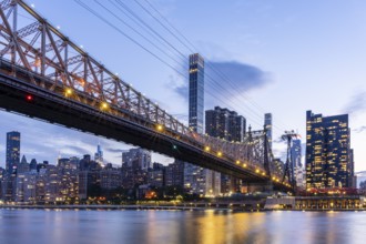 Queensboro Bridge, Riverview Terrace, New York, USA