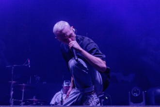 Singer Florent Salfati from LANDMVRKS live at Swiss Life Hall, Hanover, 13.01.2026