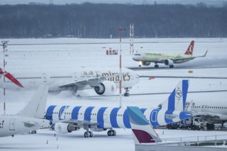 The onset of winter in North Rhine-Westphalia, flight operations are maintained at Düsseldorf