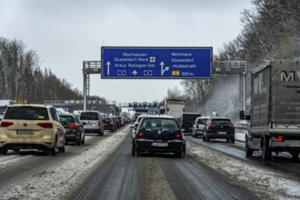 The onset of winter in North Rhine-Westphalia, heavy snowfall, driving on the A3 motorway near