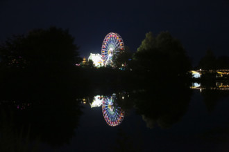Fairground in Ulm Friedrichsau at night, folk festival, hustle and bustle, fair, Ferris wheel,
