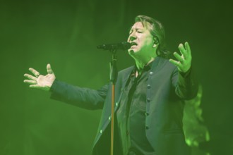 Claudius Dreilich, singer of Karat live on 50 years of KARAT tour in Berlin's Max-Schmeling-Halle