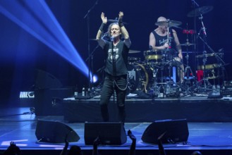 Carl Sentance, singer, NAZARETH, hard rock band, UK, Bending The Rules 2025 tour, live, 17.12.2025,