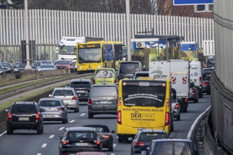 Heavy traffic on the A40 motorway, Ruhrschnellweg, height of the Essen-Ost motorway junction,