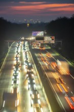 Evening traffic on the A52 motorway, between Düsseldorf and Essen, in front of the Breitscheid