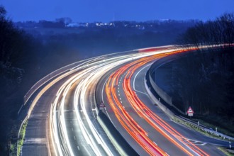 Evening traffic on the A52 motorway, between Düsseldorf and Essen, at the Ruhr Valley Bridge,