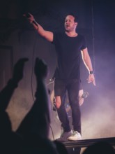 Singer Christoph von Freydorf from Emil Bulls live on X-Mas Bash Tour 2025 at Huxley's New World in