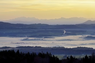 View from Horben of the Reuss Valley covered in fog, behind it the Alpstein with the Säntis in the