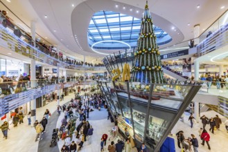 Christmas shopping at the Milaneo shopping center in Stuttgart. On the first weekend of Advent,