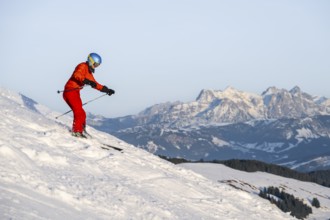 Skiers, downhill Hohe Salve, back Loferer Steinberge, SkiWelt Wilder Kaiser Brixenthal, Hochbrixen,