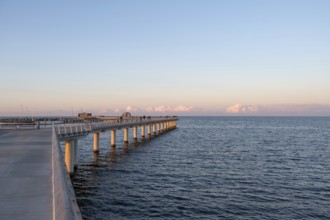 New 720 meter long pier in Prerow in the evening light, open since October 2024, Prerow, Darß,