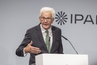 Winfried Kretschmann (Greens), Minister-President of Baden-Württemberg. portrait at the lectern