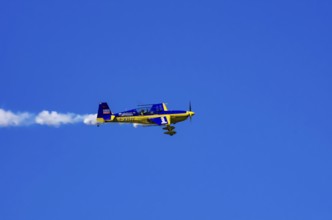 An Extra EA-300 from Extra Flugzeugproduktions- und Vertriebs GmbH with registration D-EXBH during