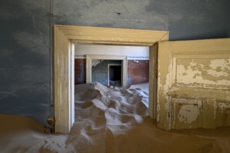 Sand mountains in a former dwelling house, interior photograph, Kolmanskop, restricted diamond