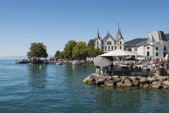 Promenade by the lake, Vevey, Lake Geneva, Lac Léman, Canton of Vaud, Switzerland