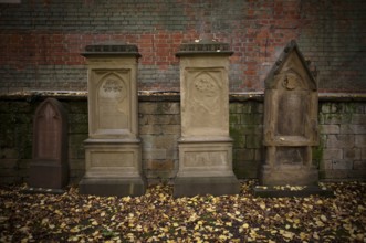 Gravestones, grave, graves, Hoppenlauf cemetery, oldest preserved cemetery in Stuttgart, autumn