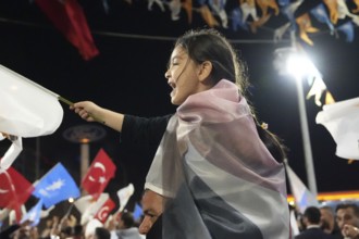 Gaziantep, Türkiye – May 28, 2023. Supporters of President Recep Tayyip Erdogan celebrate in the