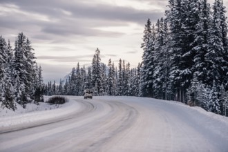 Winter road trip on the Icefields Parkway with lots of snow and ice, Banff National Park, Jasper