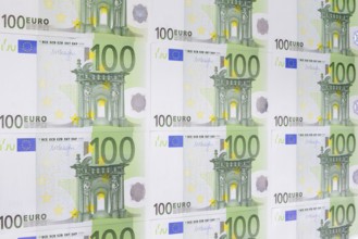 100 euro banknotes