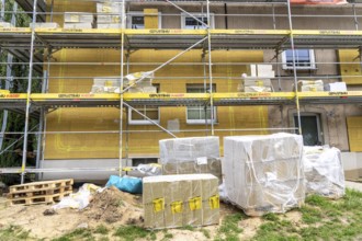 Energy refurbishment of an older residential building, thermal insulation with mineral wool
