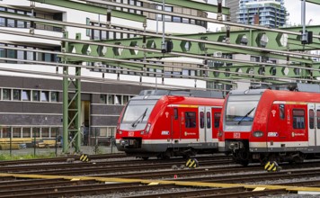 Bridge at Camberger Straße, Galluswarte, Deutsche Bahn, tracks and trains, Frankfurt am Main,