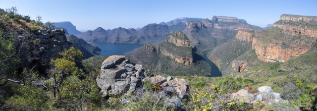 Panorama, Blyde River Canyon with Three Rondawels peak, view of canyon with Blyde River and Table