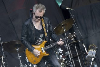 Simon McBride, guitarist, singer, producer, Northern Ireland, open air at the Citadel Music