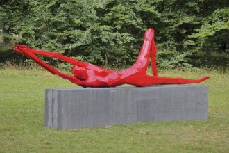 Sculpture beef early by Georg Herold 2012, Blickachsen 14, Modern Art, red female reclining figure