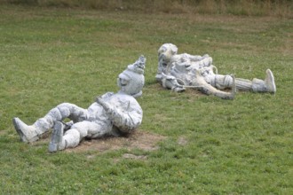 Sculpture Astronauts by Pawel Althamer 2023, Blickachsen 14, modern art, astronaut lying in the