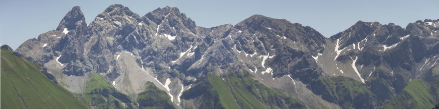 Mountain panorama from Fellhorn 2037m, to the Allgäu main ridge with Trettachspitze 2595m,